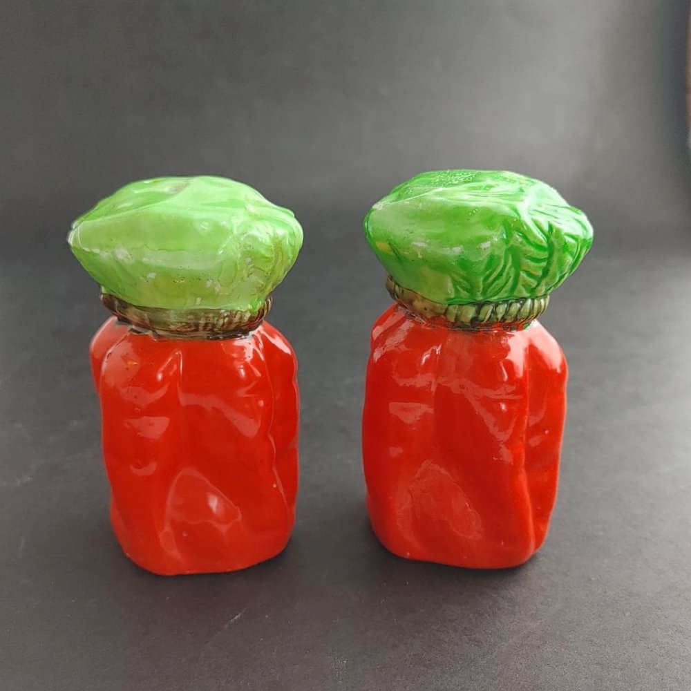 Vintage Hand painted Carrots Salt and Pepper Shaker Set Ceramic Orange and Green